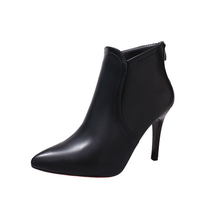 Κομψές γυναικείες μπότες με ψηλό τακούνι