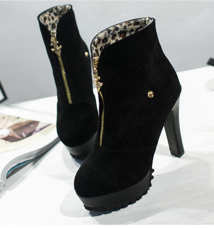 Γυναικείες μπότες με ψηλό τακούνι και  αντιολισθητική σόλα