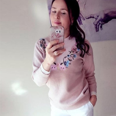 Ежедневен дамски поуловер с О-образна яка и флорални шарени мотиви