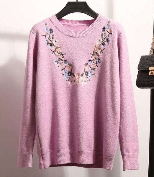 Καθημερινό γυναικείο πουλόβερ  με  διακοσμητικά μοτίβα 
