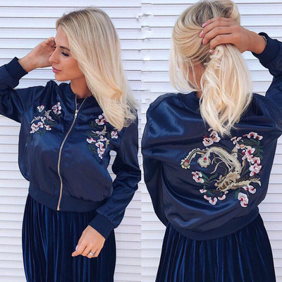 Καθημερινό και κομψό γυναικείο μπουφάν με πολύχρωμα μοτίβα