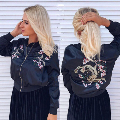 Καθημερινό και κομψό γυναικείο μπουφάν με πολύχρωμα μοτίβα