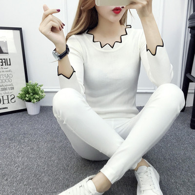 Тънък есенен пуловер със зигзаг ефект