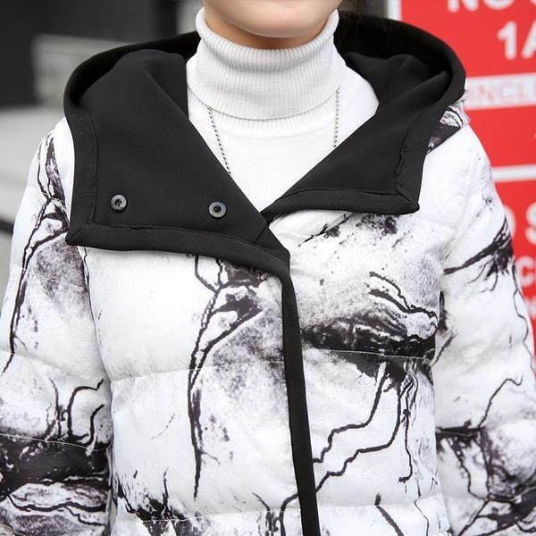 Πολύχρωμο χειμωνιάτικο γυναικείο μπουφάν με φαρδύ κολάρο και κουκούλα