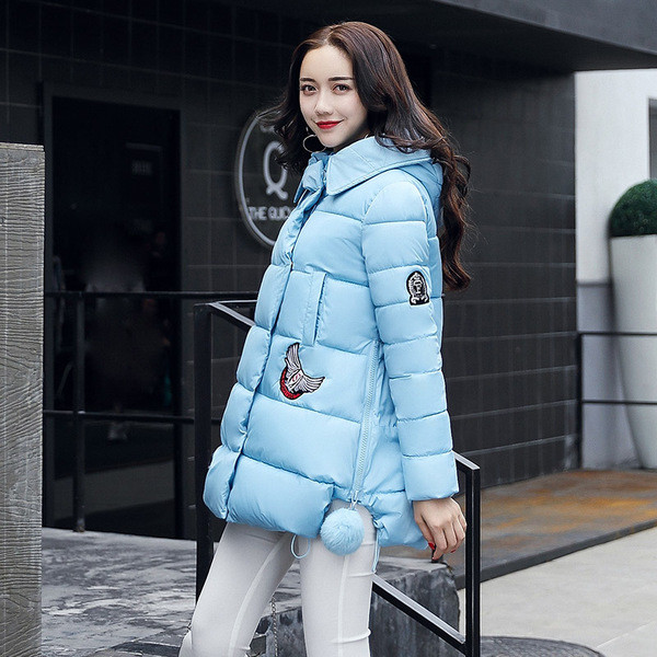 Χειμερινό γυναικείο μπουφάν με εφαρμογή και κουκούλα