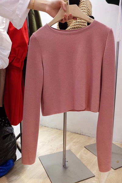 Κομψή απλή κοντή  γυναικεία μπλούζα σε διάφορα χρώματα με λαιμόκοψη