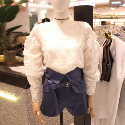 Стилна дамска блуза в свободен стил в бял цвят