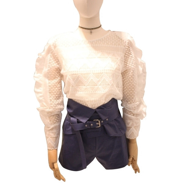 Κομψή γυναικεία μπλούζα σε λευκό χρώμα