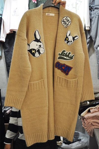 Αθλητική πλεκτή γυναικεία ζακέτα  με εφαρμογές και τσέπες