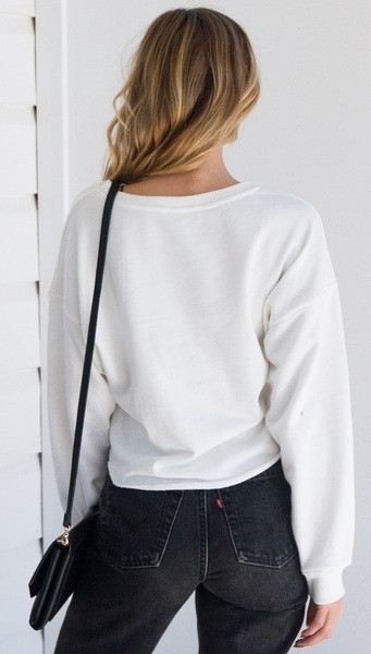 Γυναικεία αθλητική μπλούζα με ασύμμετρο μήκος και λουλουδάτο κέντημα