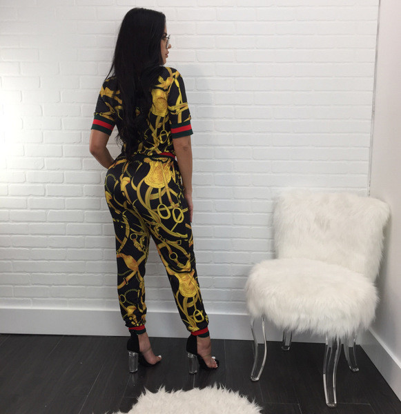 Αθλητικό κομψό γυναικείο σύνολο σε δύο κομμάτια