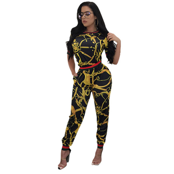 Αθλητικό κομψό γυναικείο σύνολο σε δύο κομμάτια