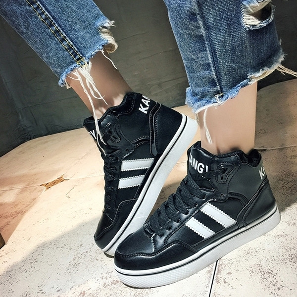 Κομψά γυναικεία πάνινα παπούτσια σε τρία χρώματα κατάλληλα για  τη καθημερινή ζωή