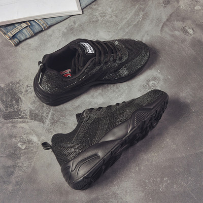 Αθλητικά κομψά γυναικεία  παπούτσια σε λευκό και μαύρο χρώμα γυαλιστερά