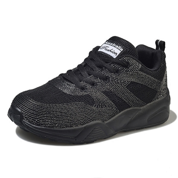 Αθλητικά κομψά γυναικεία  παπούτσια σε λευκό και μαύρο χρώμα γυαλιστερά