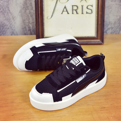 Σπορ-κομψά γυναικεία αθλητικά παπούτσια σε μαύρο και άσπρο χρώμα