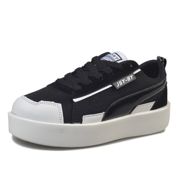 Σπορ-κομψά γυναικεία αθλητικά παπούτσια σε μαύρο και άσπρο χρώμα