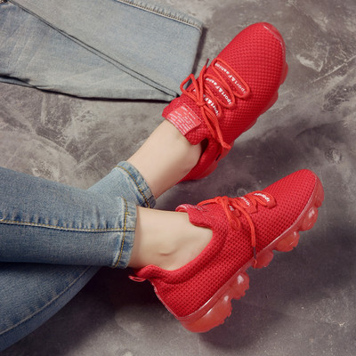 Αθλητικά γυναικεία παπούτσια με άνετα πέλματα σε κόκκινο και μαύρο χρώμα