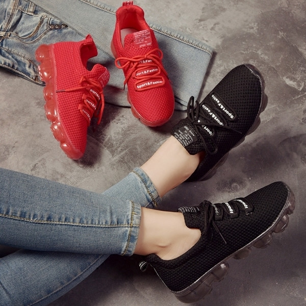 Αθλητικά γυναικεία παπούτσια με άνετα πέλματα σε κόκκινο και μαύρο χρώμα