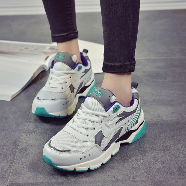 Αθλητικά γυναικεία παπούτσια σε τρία χρώματα