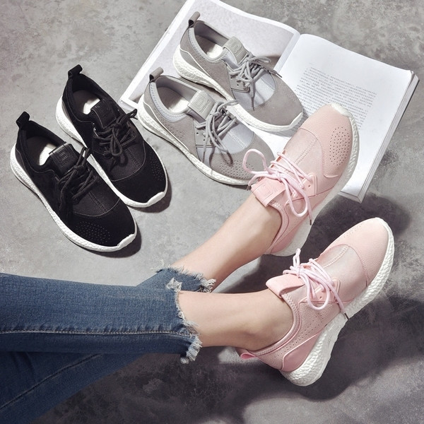 Αθλητικά γυναικεία παπούτσια  σε τρία χρώματα