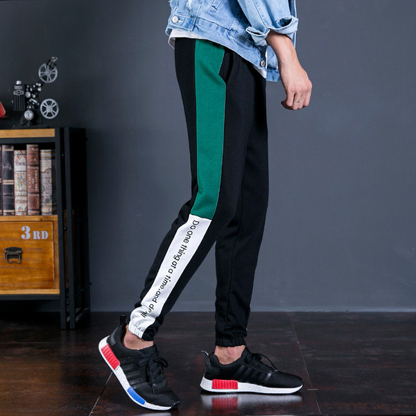 Αθλητικά αντρικά παντελόνια σε μαύρο χρώμα με χρωματιστές λωρίδες