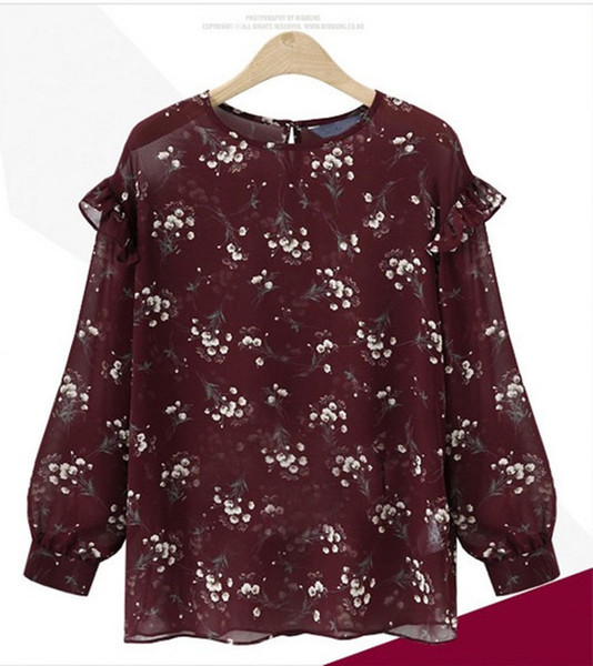 Καθημερινή γυναικεία μπλούζα με κολάρο σε σχήμα O και floral μοτίβα