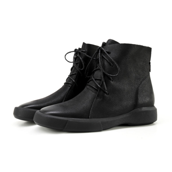 Γυναικείες ρετρό μπότες σε δύο χρώματα με επίπεδη σόλα