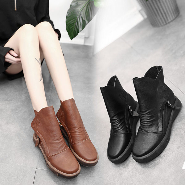 Γυναικείες χειμερινές μπότες με φερμουάρ σε μαύρο και καφέ χρώμα