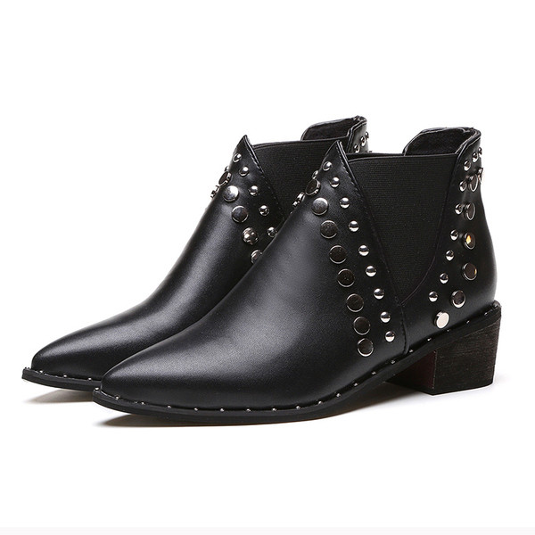 Ροζ γυναικείες μπότες - ελαφριές με μεταλλική διακόσμηση