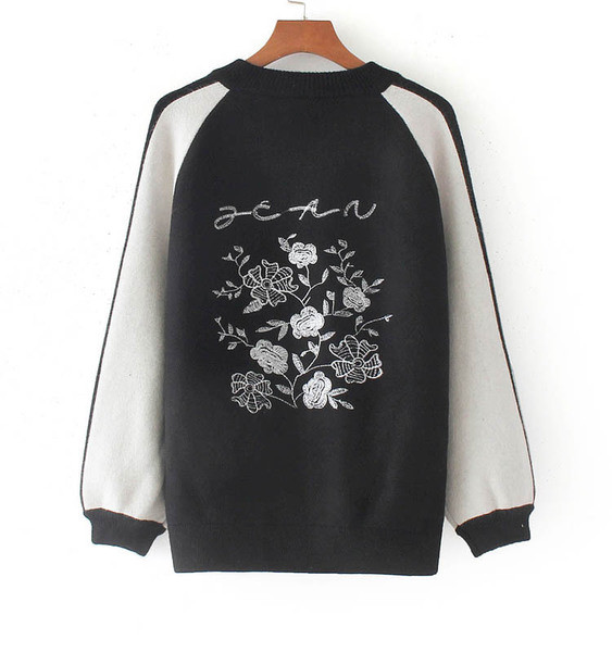 Γυναικεία ζακέτα  με κολάρο σε σχήμα O και λουλουδάτο κέντημα στην πλάτη