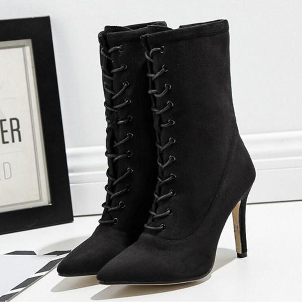 Γυναικεία παπούτσια με ψηλά τακούνια με εγκάρσια ζεύγη και ύψος πάνω από τον αστράγαλο