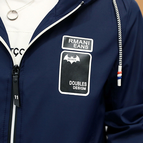 Αθλητικό ανδρικό μπουφάν σε διάφορα χρώματα και κουκούλα