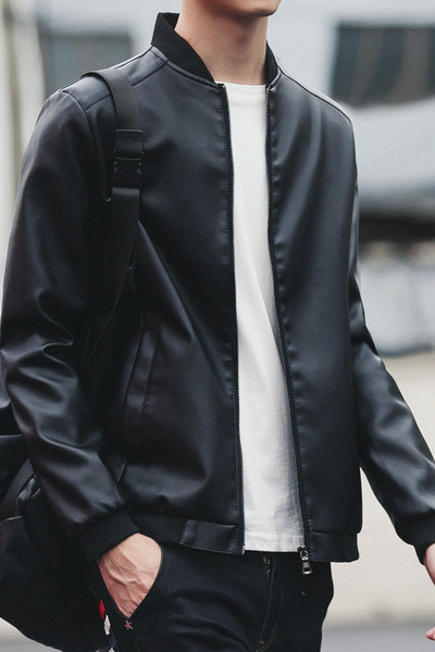 Αθλητικό κομψό ανδρικό μπουφάν σε τρία χρώματα από οικολογικό δέρμα