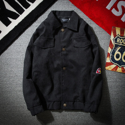 Ανδρικό μπουφάν για το φθινόπωρο με πολύχρωμες επιγραφές κατάλληλες για την καθημερινή ζωή