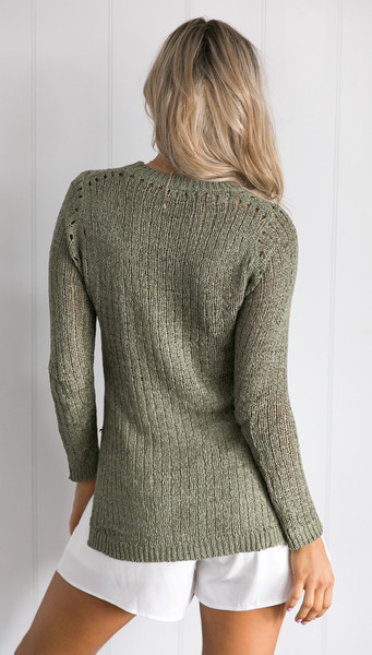 Πλεκτό γυναικείο πουλόβερ  σε δύο χρώματα, τύπου Slim σε ασύμμετρο μήκος