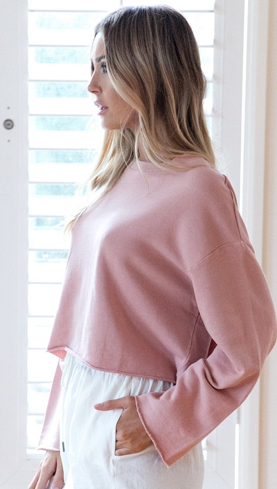 Καθημερινή γυναικεία μπλούζα σε ευρύ σχέδιο και σε τρία χρώματα