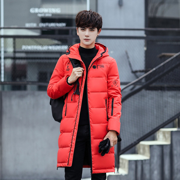 Μακρύ χειμωνιάτικο ανδρικό μπουφάν με έγχρωμη επιγραφή και με κουκούλα