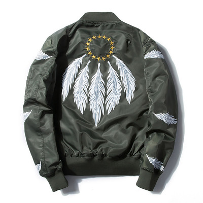 Ένα μοντέρνο ανδρικό μπουφάν με εφαρμογές και σε πολλά χρώματα