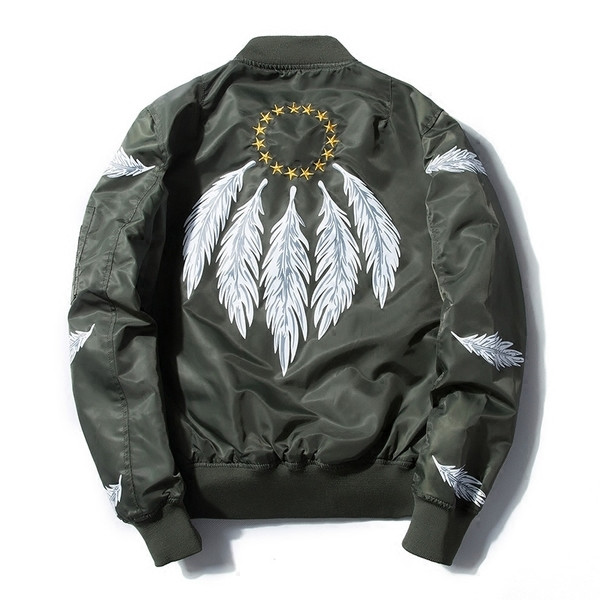 Ένα μοντέρνο ανδρικό μπουφάν με εφαρμογές και σε πολλά χρώματα