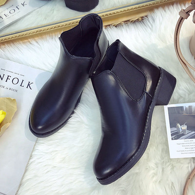 Ενδιαφέρουσες γυναικείες μπότες με ανθεκτικά πέλματα κατάλληλα για την καθημερινή ζωή