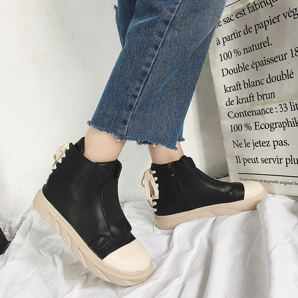 Спортни дамски боти с връзки в черен цвят