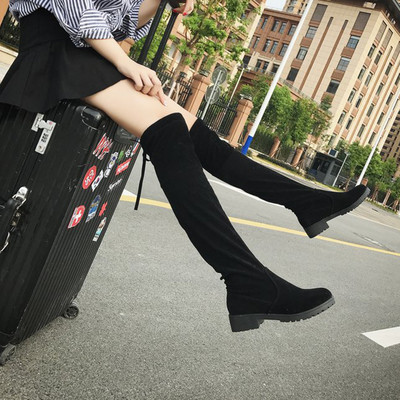 Стилни дамски ботуши с устойчива подметка в черен цвят