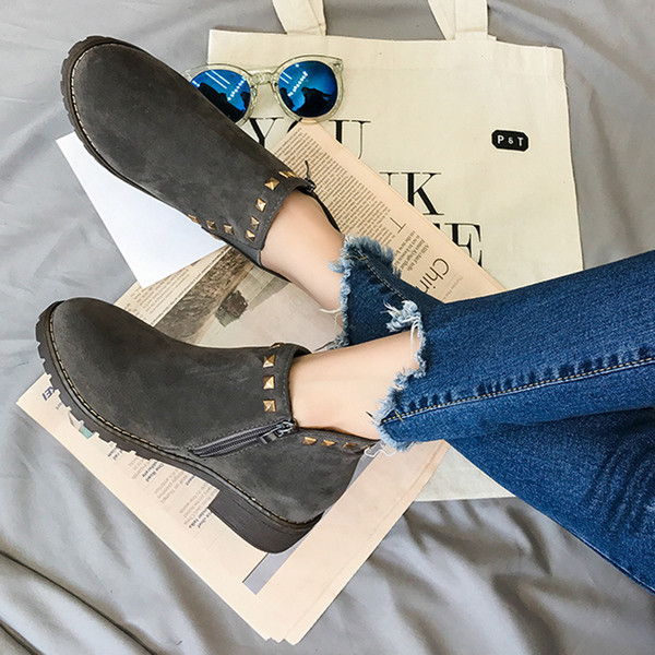 Κομψές γυναικείες μπότες με ελαφρό τακούνι σε τρία χρώματα