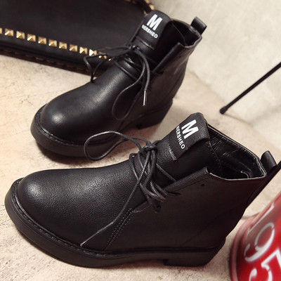 Γυναικείες μπότες με μαύρους και κόκκινους δεσμούς, κατάλληλες για την καθημερινή ζωή