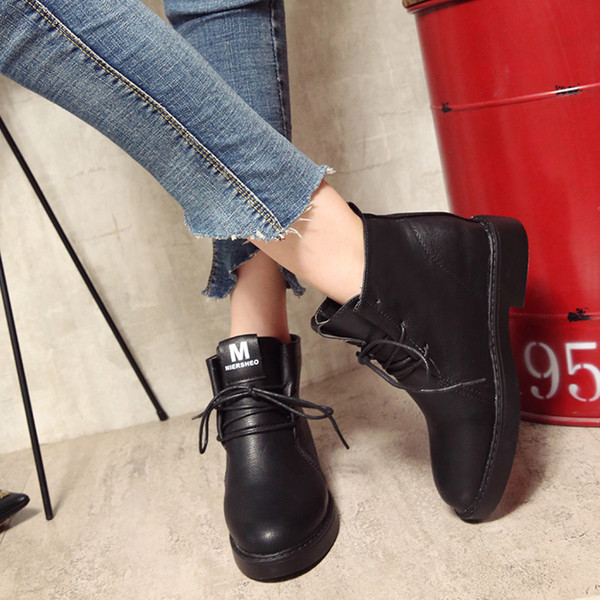 Γυναικείες μπότες με μαύρους και κόκκινους δεσμούς, κατάλληλες για την καθημερινή ζωή