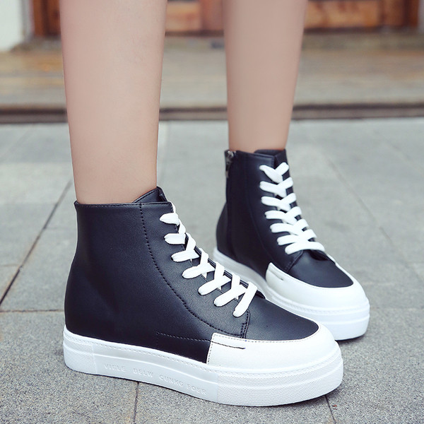 Πολύ μοντέρνα γυναικεία αθλητικά πάνινα παπούτσια, κατάλληλα για την καθημερινή ζωή