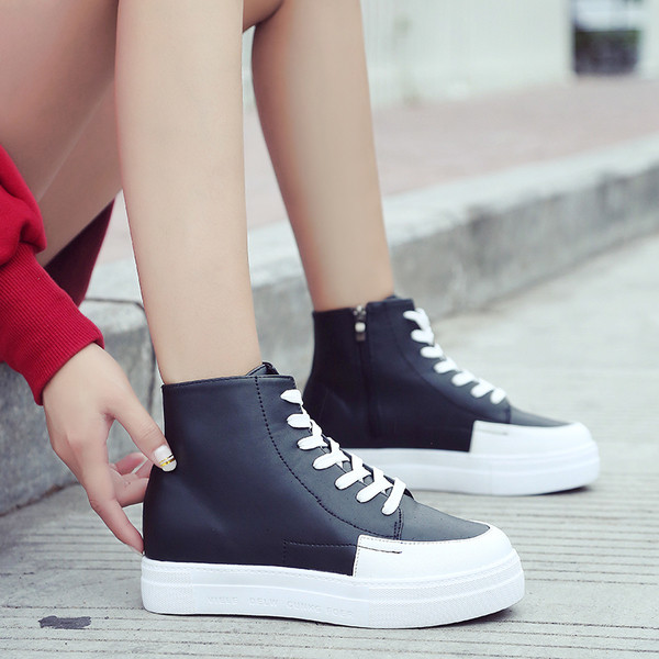 Πολύ μοντέρνα γυναικεία αθλητικά πάνινα παπούτσια, κατάλληλα για την καθημερινή ζωή