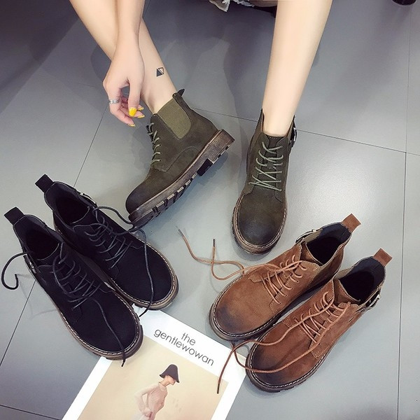 Καθημερινές μπότες  για το φθινοπώρο με σκληρή εξωτερική σόλα