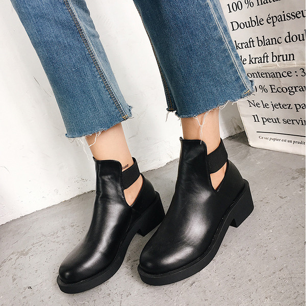 Елегантни дамски боти с ластик в черен цвят